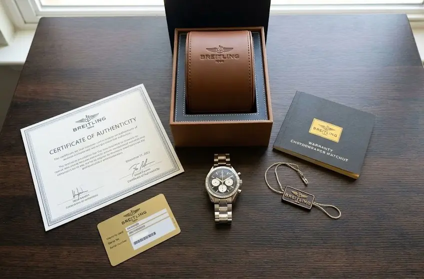 Hodinky s originální krabičkou, certifikátem a záruční kartou